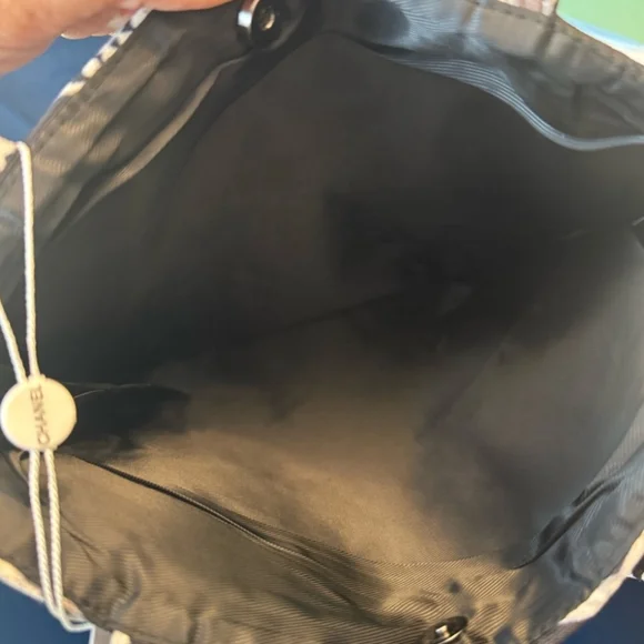 NEW Chanel Employee Gift Monochrome Graphic Tote - Picture 7 of 7